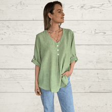 Cargar imagen en el visor de la galería, Blusa con botones en el escote, color Verde
