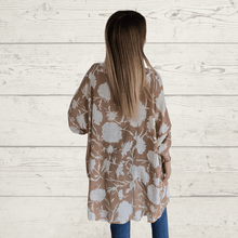 Cargar imagen en el visor de la galería, Vestido / Blusón Italiano estampado, color Tostado con Blanco

