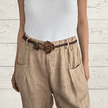 Cargar imagen en el visor de la galería, Cinturón Flor, color Chocolate
