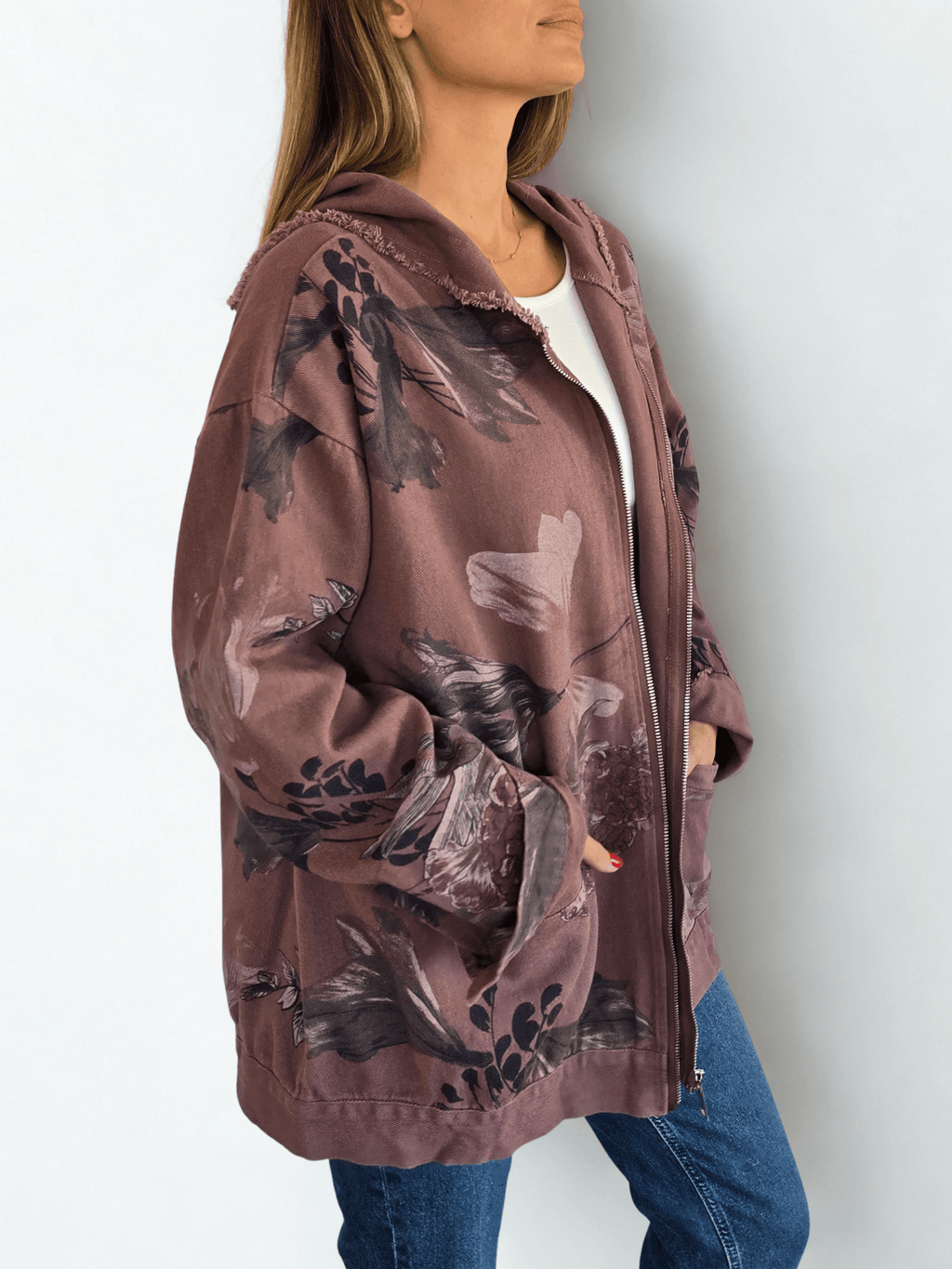 Chaqueta de Jeans Estampada, fondo Burdeo