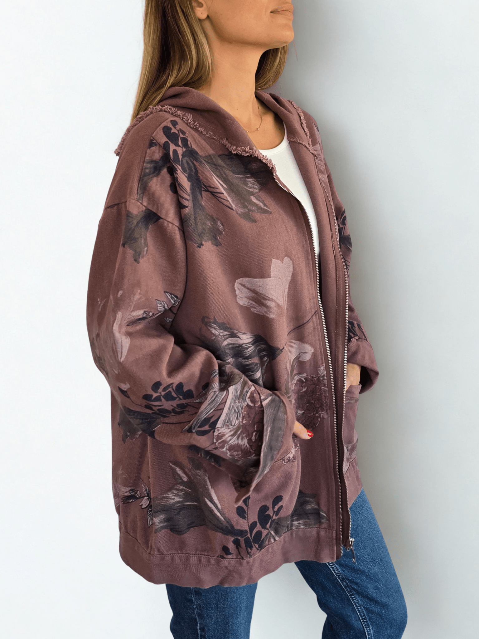 Chaqueta de Jeans Estampada, fondo Burdeo