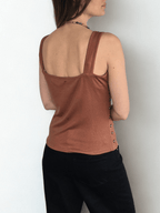 Polera escote en V sin Mangas, color Terracota