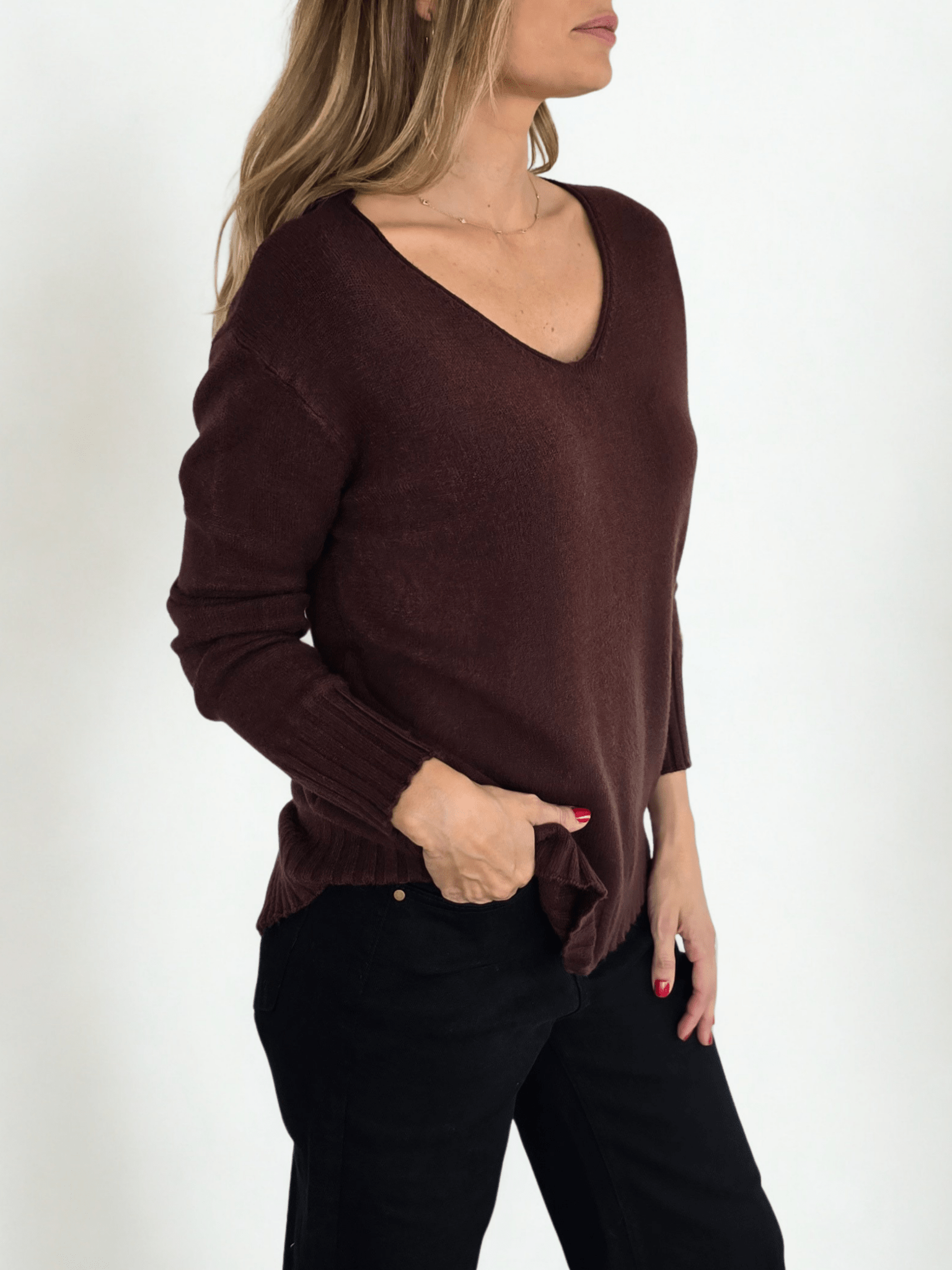 Sweater escote en V con detalle en la espalda, color Chocolate