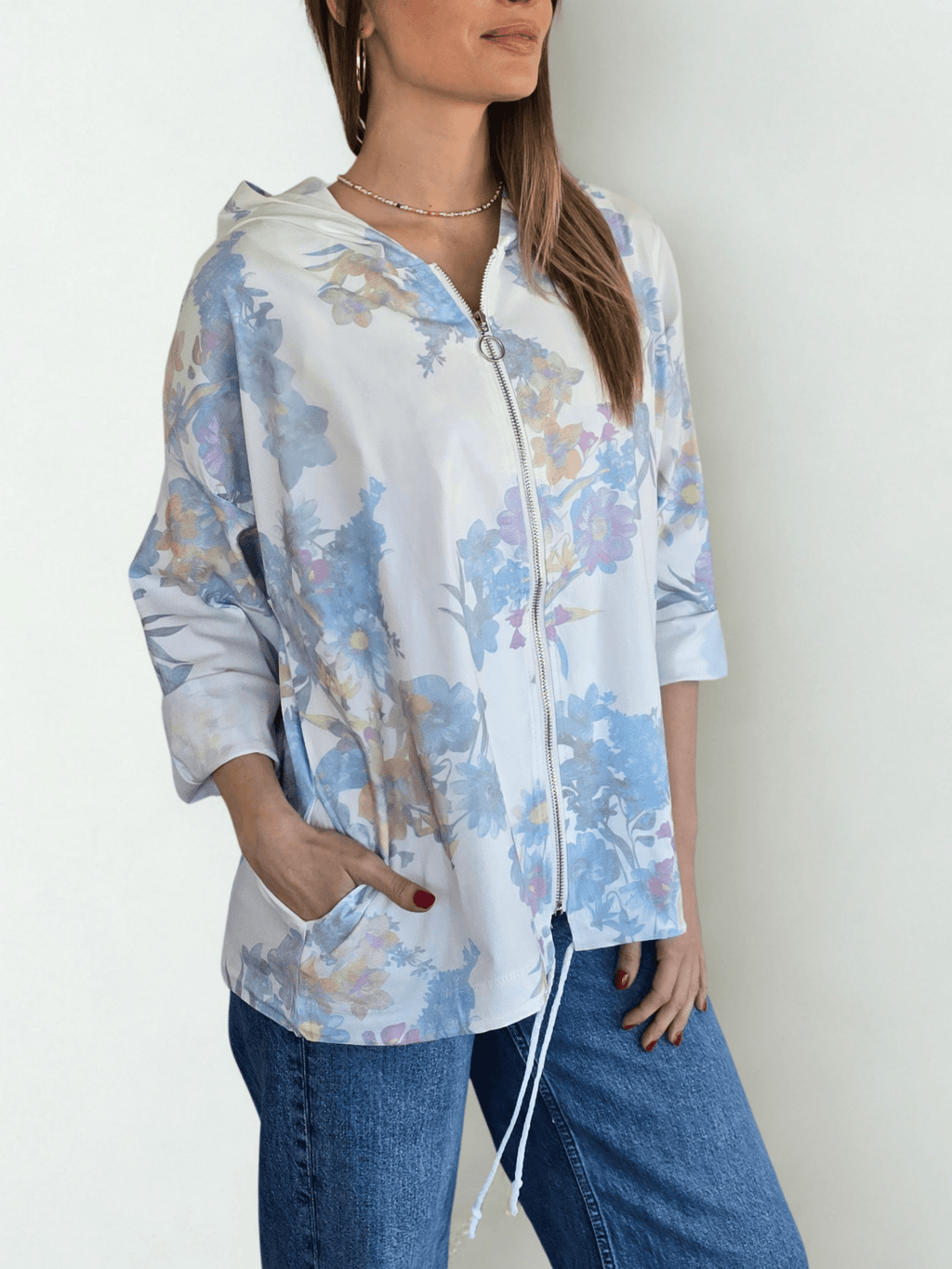 Chaqueta Estampada Flores, fondo Blanco