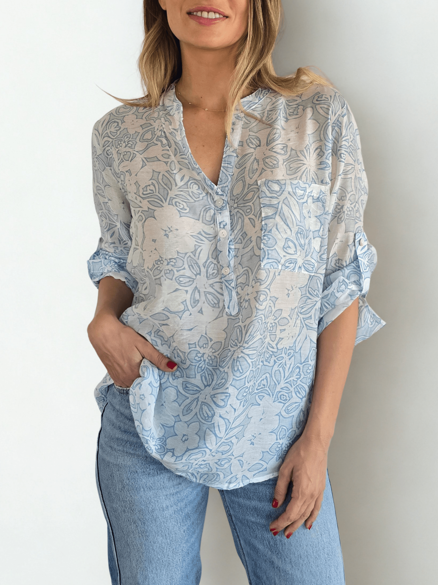 Blusa Italiana Estampada, fondo Blanco con Celeste