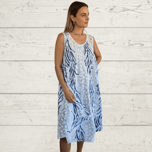 Cargar imagen en el visor de la galería, Vestido Italiano Sicilia, Estampado, fondo Blanco
