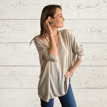 Cargar imagen en el visor de la galería, Sweater Italiano delgado, color Beige
