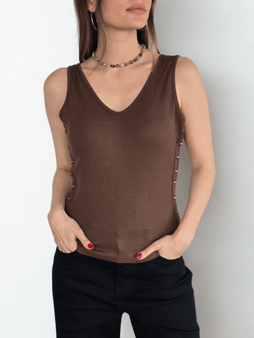 Polera escote en V sin Mangas, color Chocolate