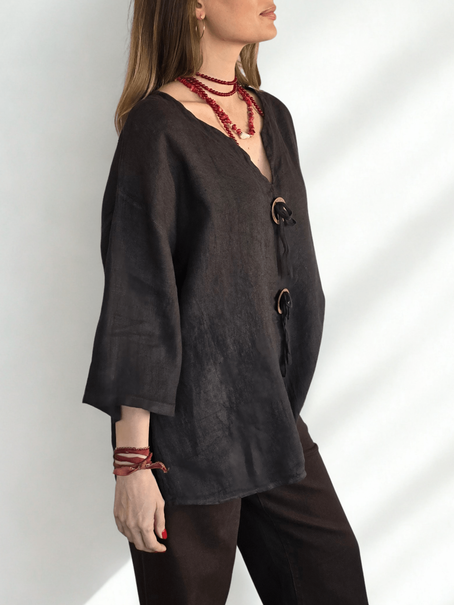 Blusa Italiana 100% Lino, dos botones, color Café