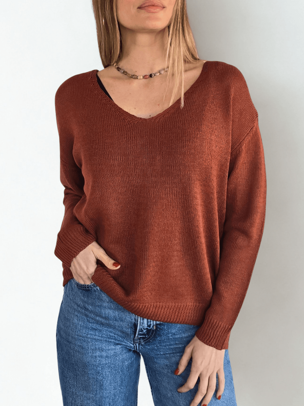 Sweater Básico escote en V, color Terracota