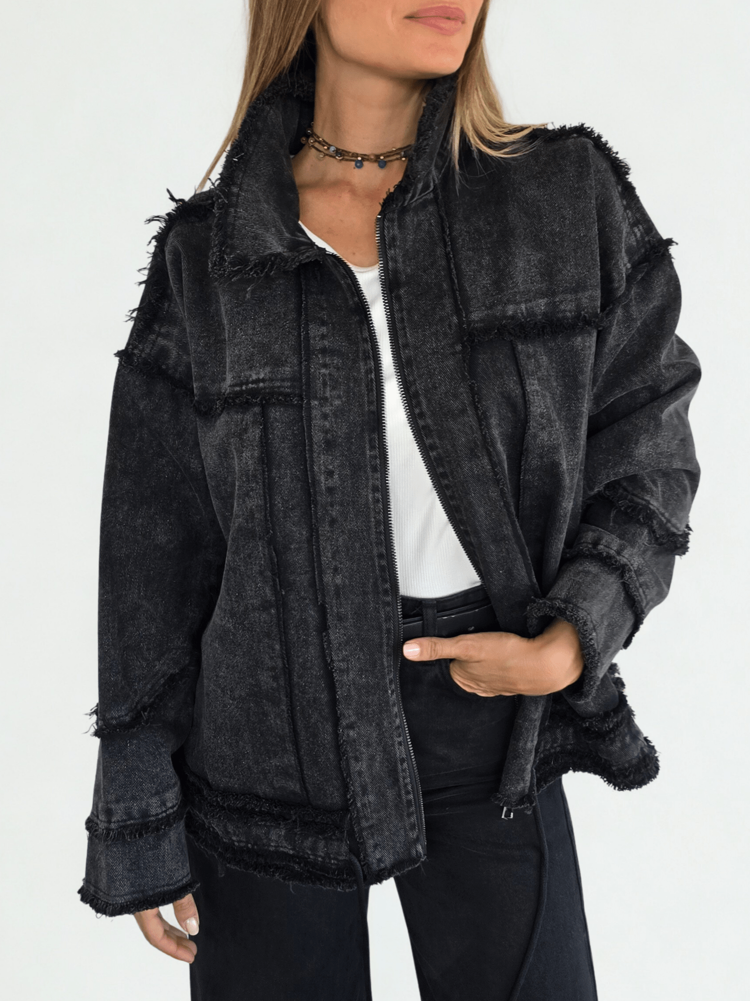 Chaqueta Italiana de Jeans desflecado, color Negro