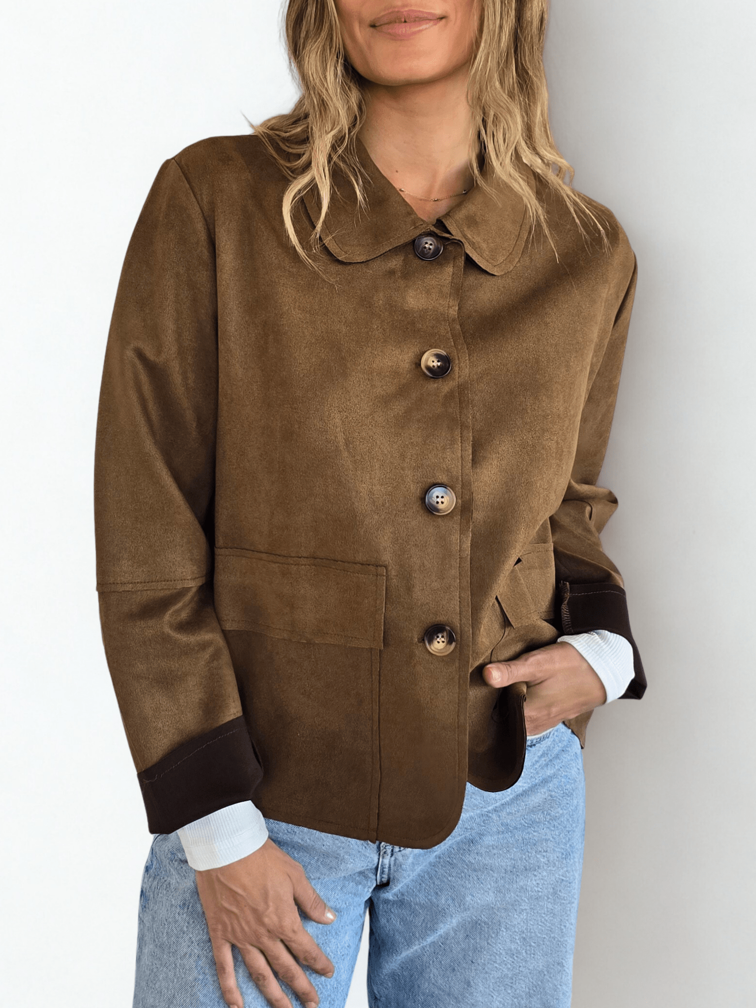 Chaqueta corta tipo Gamuza, color Chocolate