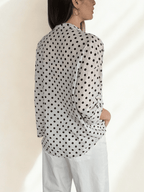 Blusa Italiana Puntos, fondo Beige con Café