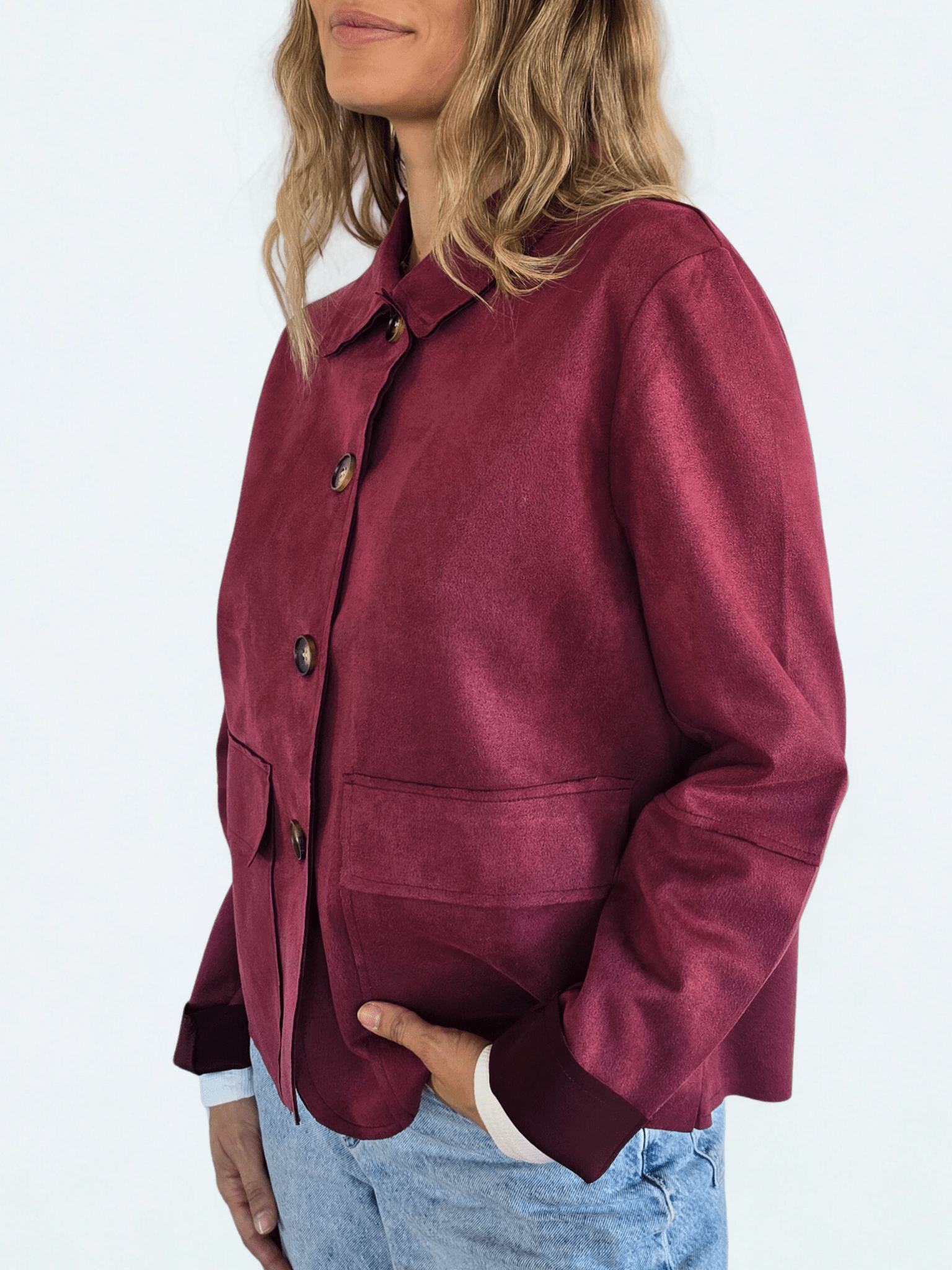 Chaqueta corta tipo Gamuza, color Burdeo