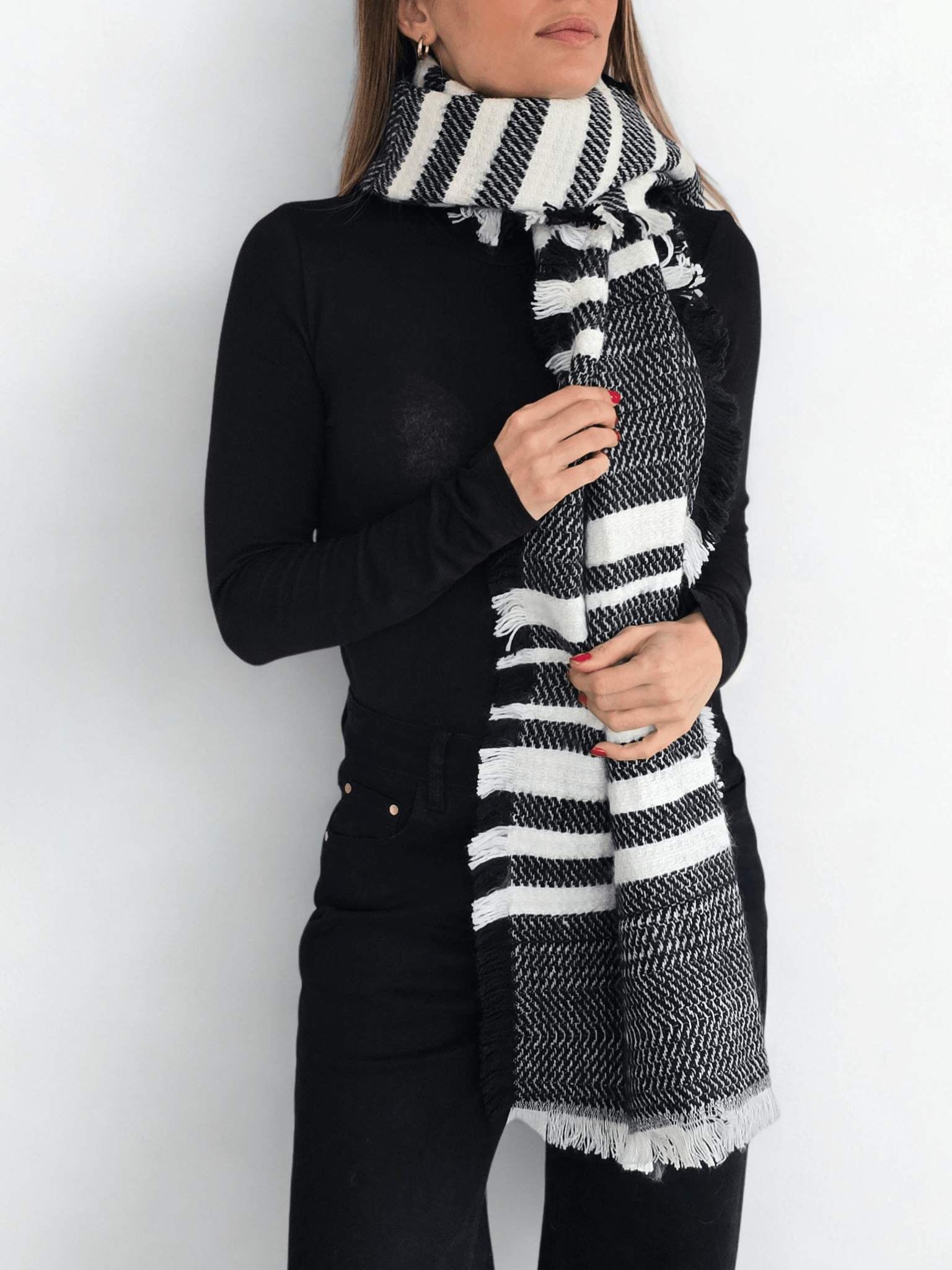 Bufanda rayada negro con blanco