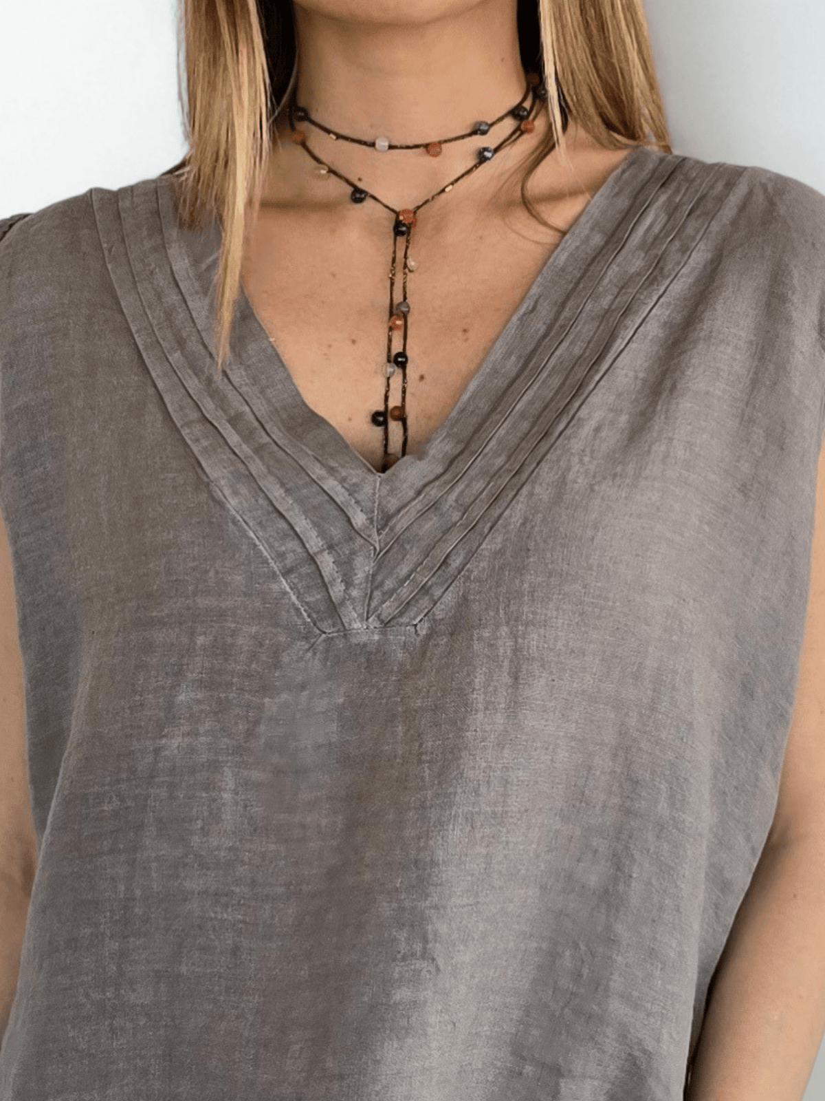 Blusa Italiana 100% Lino escote en V, color Taupe