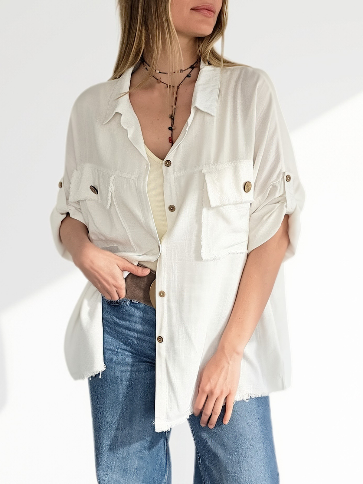 Blusa Bolsillos Desflecados, color Blanco