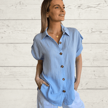 Cargar imagen en el visor de la galería, Blusa botón hombro, color Celeste
