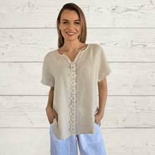Cargar imagen en el visor de la galería, Blusa 100% Lino Italiano Bordada, color Beige

