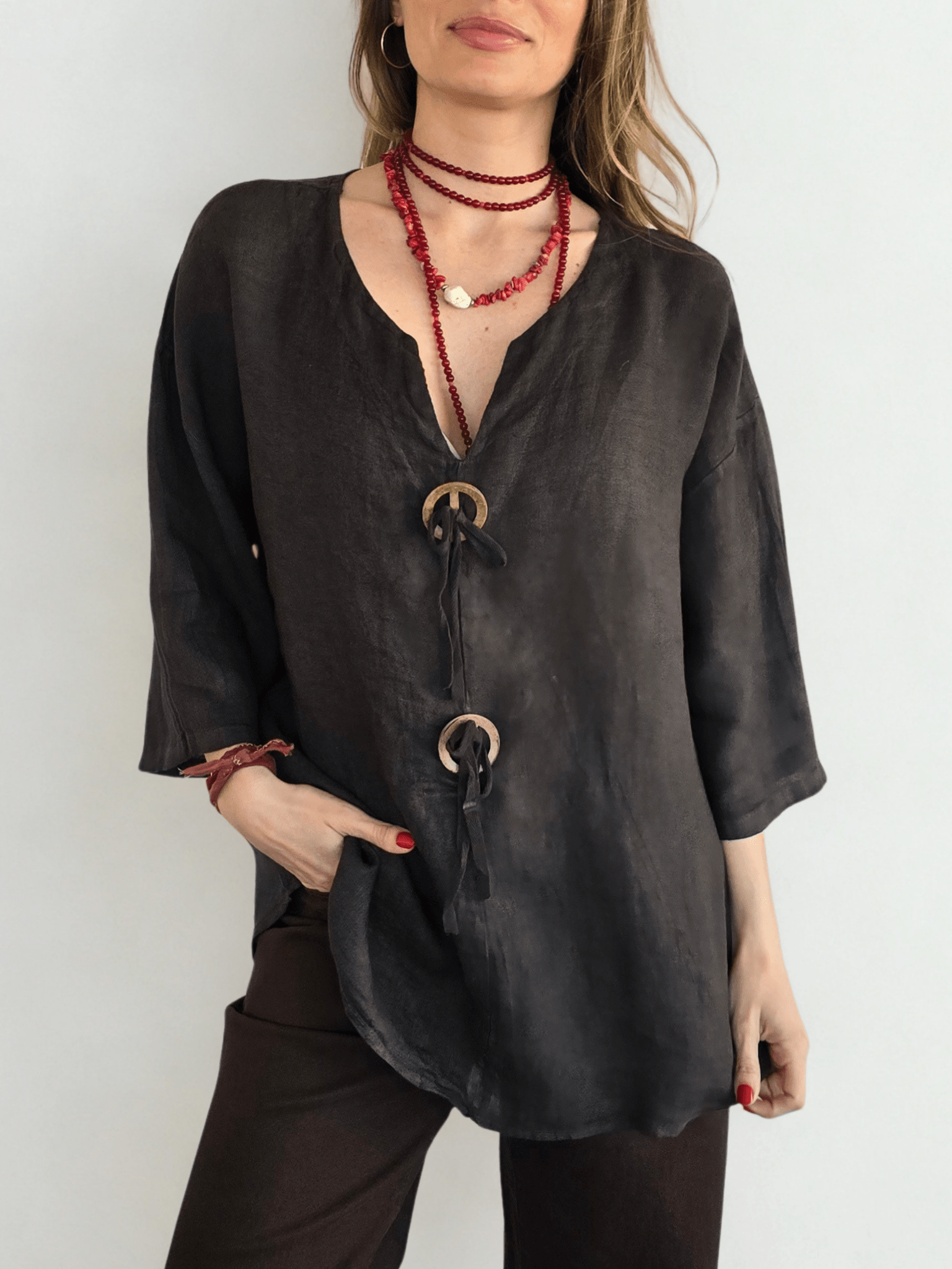 Blusa Italiana 100% Lino, dos botones, color Café