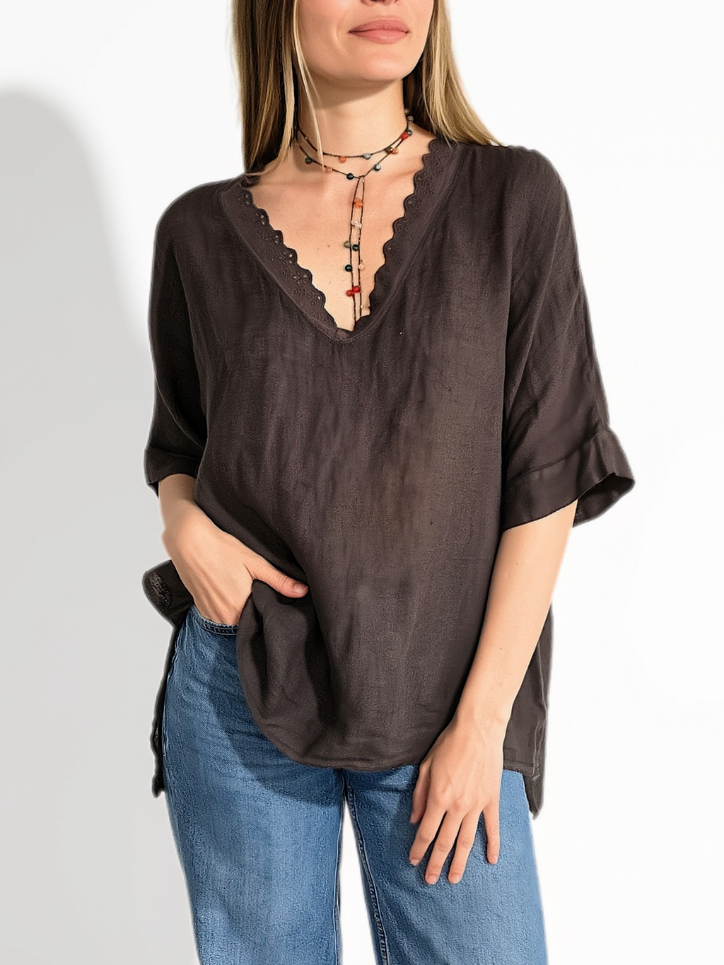 Blusa Italiana Escote Bordado, color Chocolate