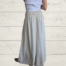 Cargar imagen en el visor de la galería, Pantalón ancho elásticado, color Beige
