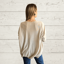Cargar imagen en el visor de la galería, Sweater Italiano delgado, color Beige
