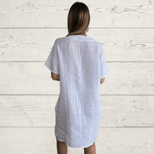 Cargar imagen en el visor de la galería, Vestido de lino Italiano escote en V, color Blanco
