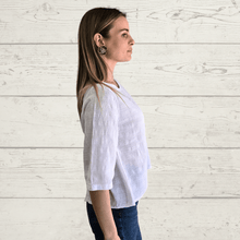 Cargar imagen en el visor de la galería, Blusa Italina con botones en la espalda, color Blanco
