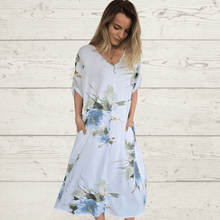 Cargar imagen en el visor de la galería, Vestido Estampado escote en V, fondo Blanco
