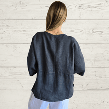 Cargar imagen en el visor de la galería, Blusa 100% Lino Italiano con botones a los lados, color Gris
