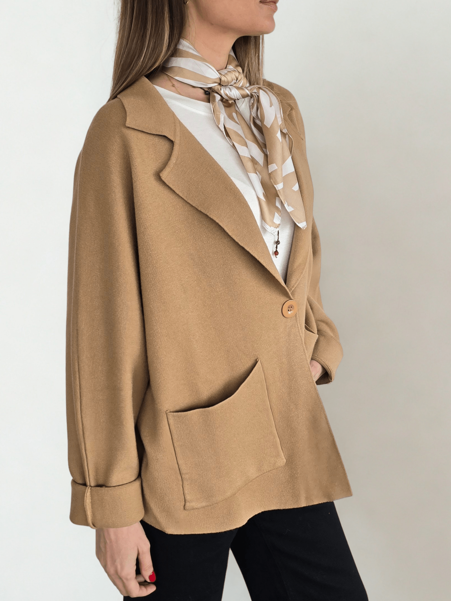 Chaqueta tipo blazer tejida, color camel