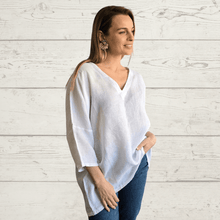 Cargar imagen en el visor de la galería, Blusa de Lino Italiano escote en V, color Blanco

