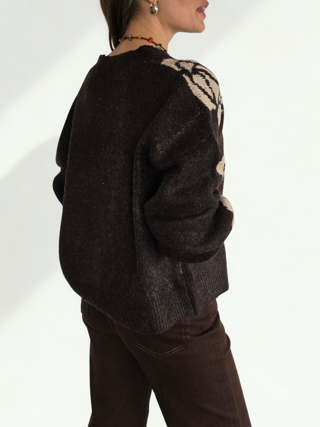 Sweater Flores en las Mangas, color Café