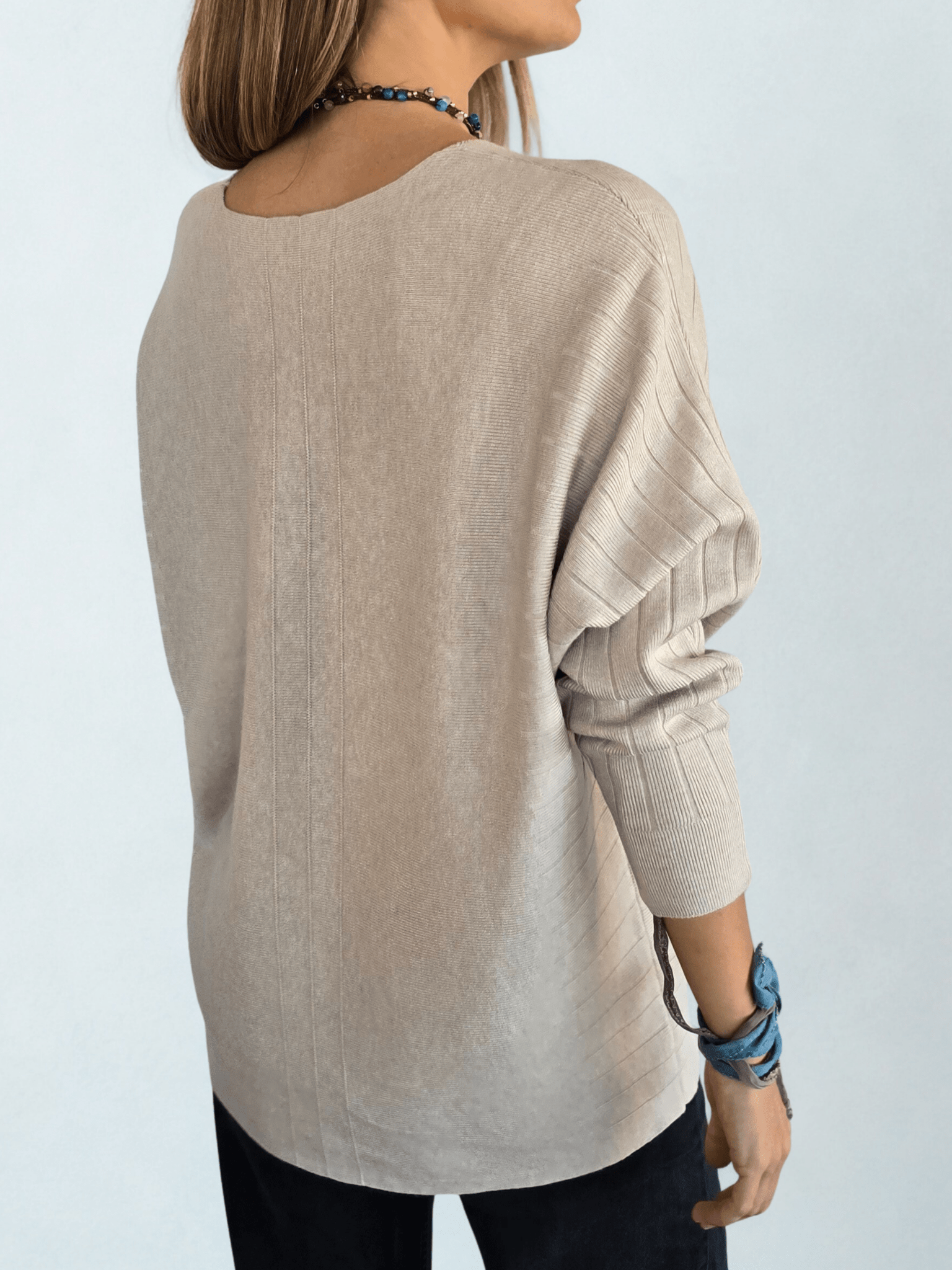 Sweater Murciélago, color Beige