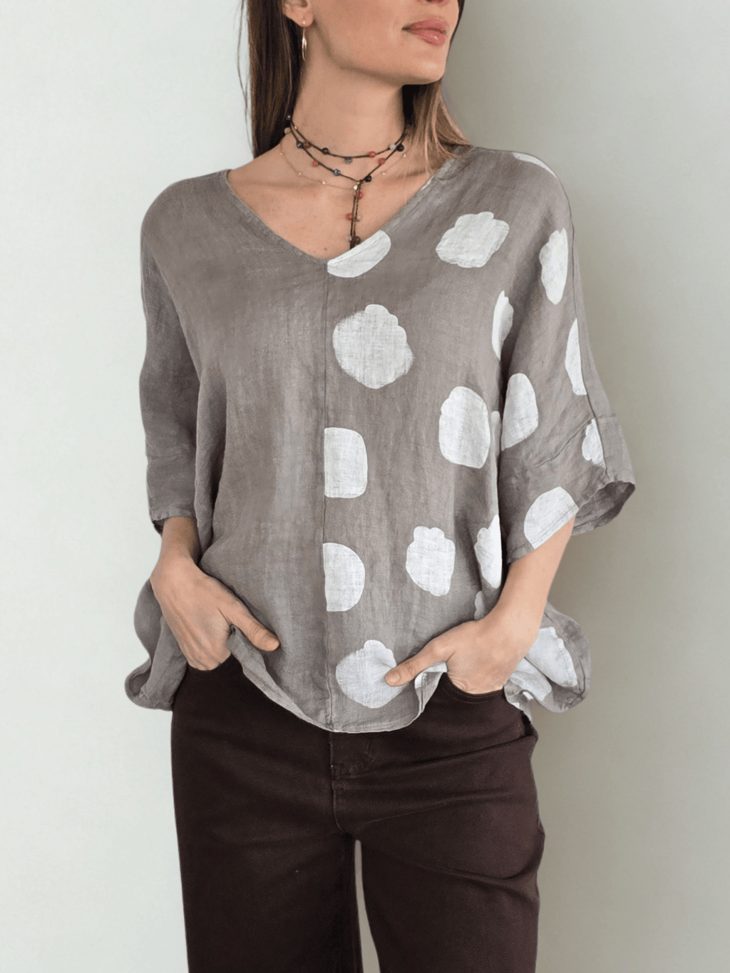 Blusa Italiana 100% Lino lunares, color Taupe