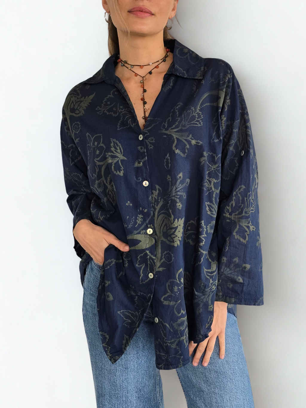 Blusa Italiana Estampada, fondo Azul Marino