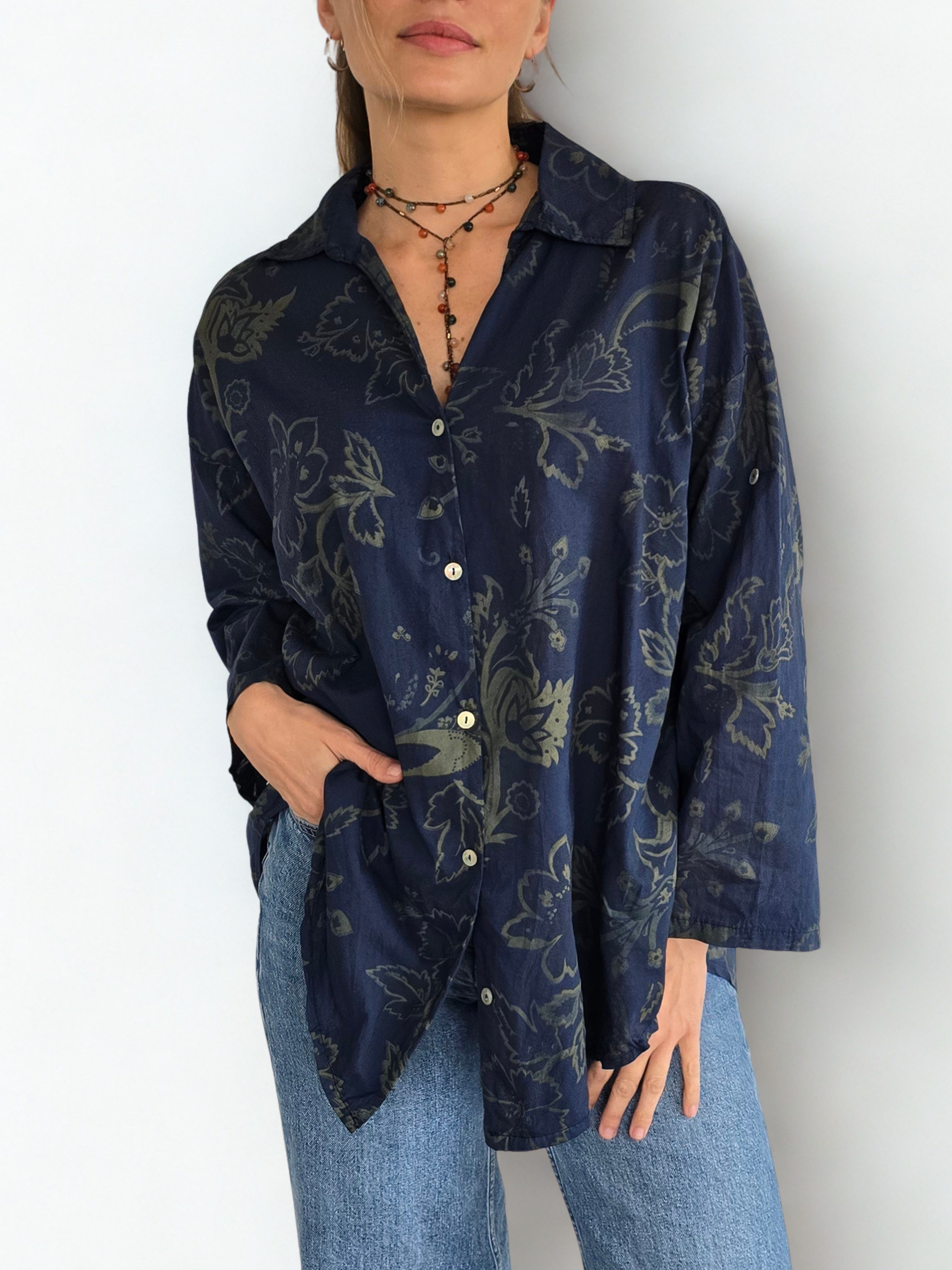 Blusa Italiana Estampada, fondo Azul Marino