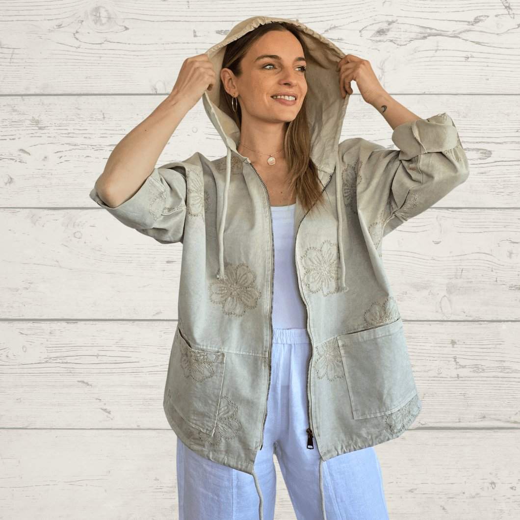 Chaqueta Italiana Bordada, color Beige