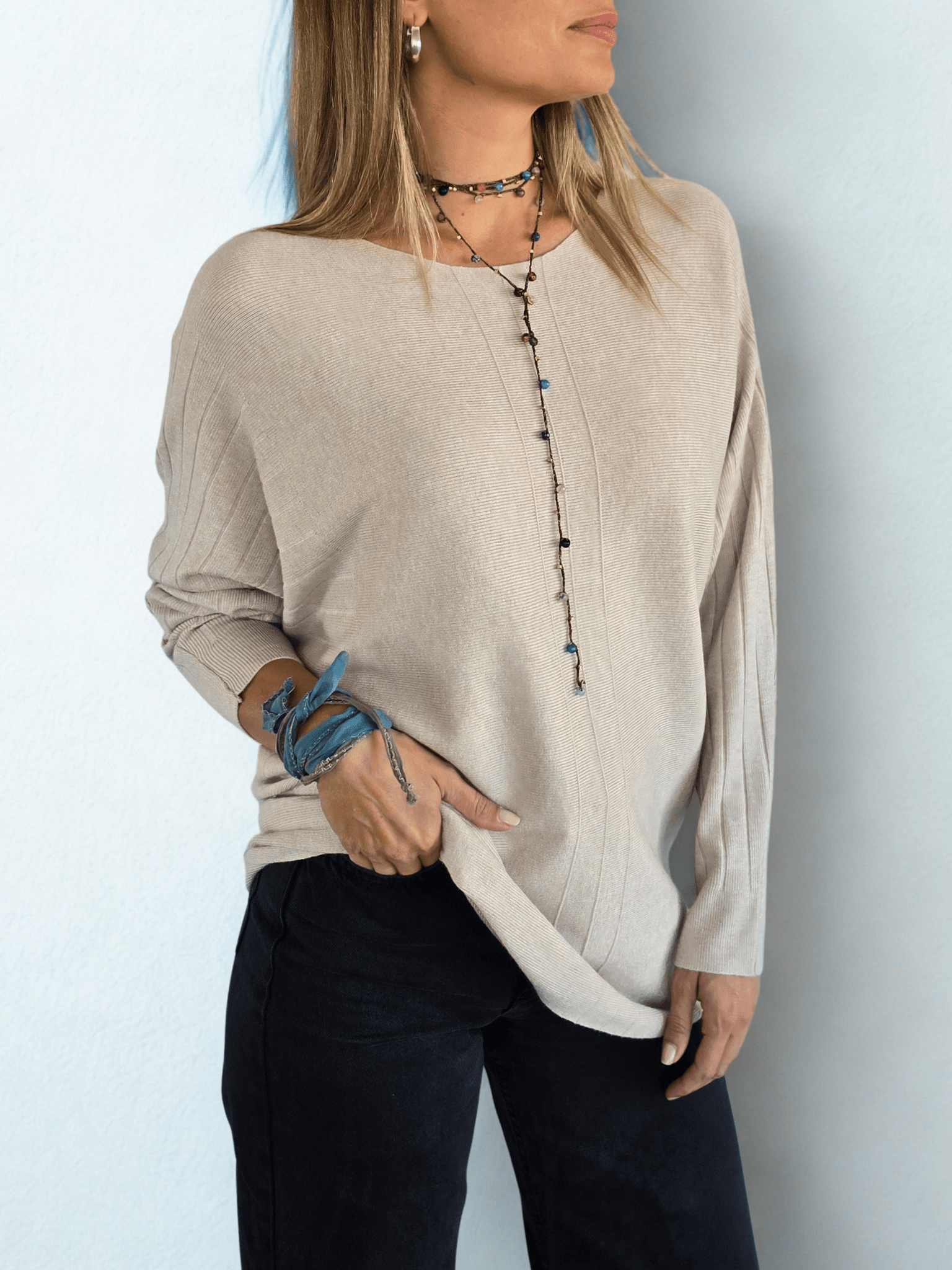 Sweater Murciélago, color Beige