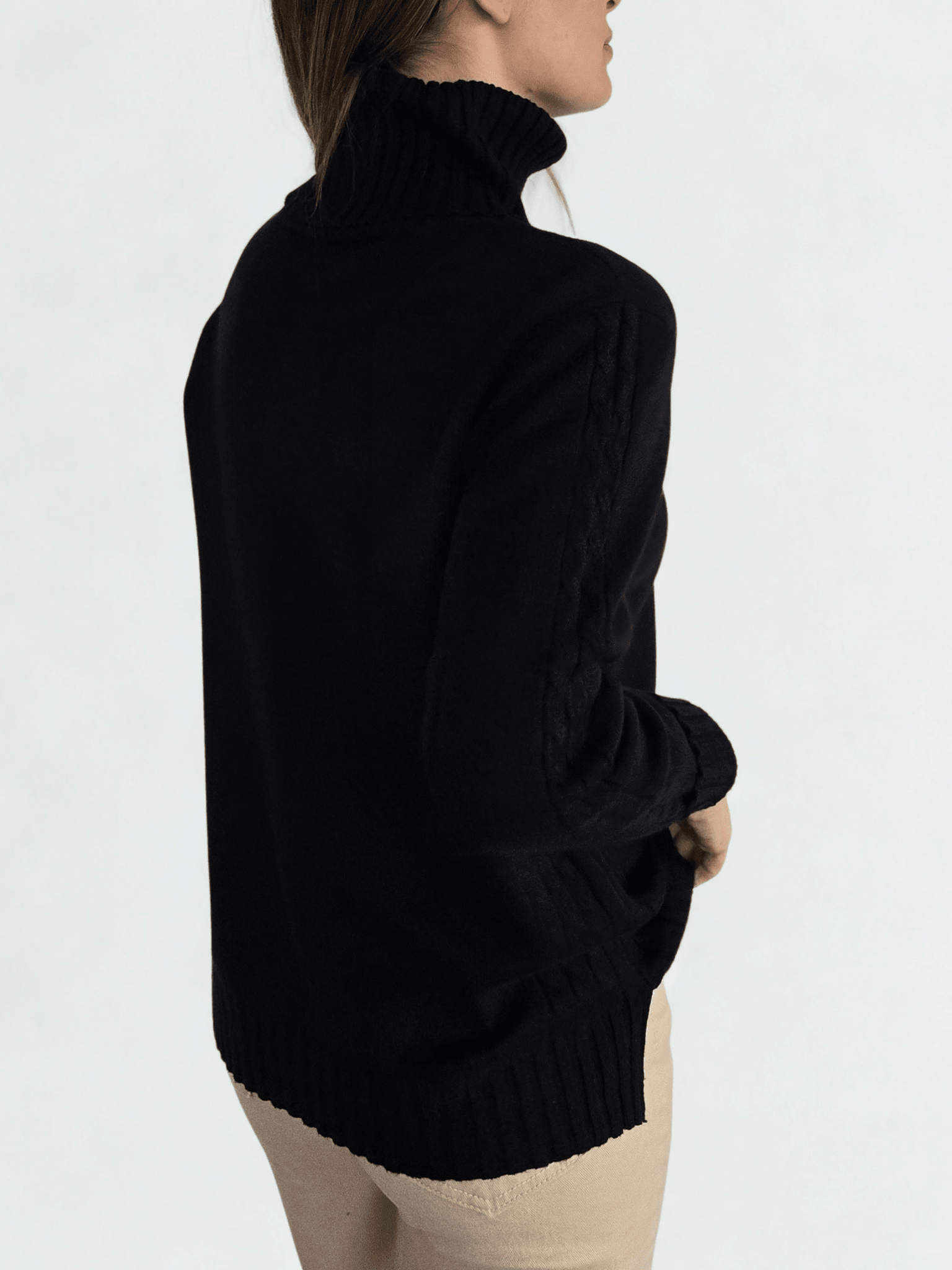 Sweater Cuello subido con Ribete, color Negro
