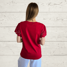 Cargar imagen en el visor de la galería, Polera con mangas bordadas, color Rojo
