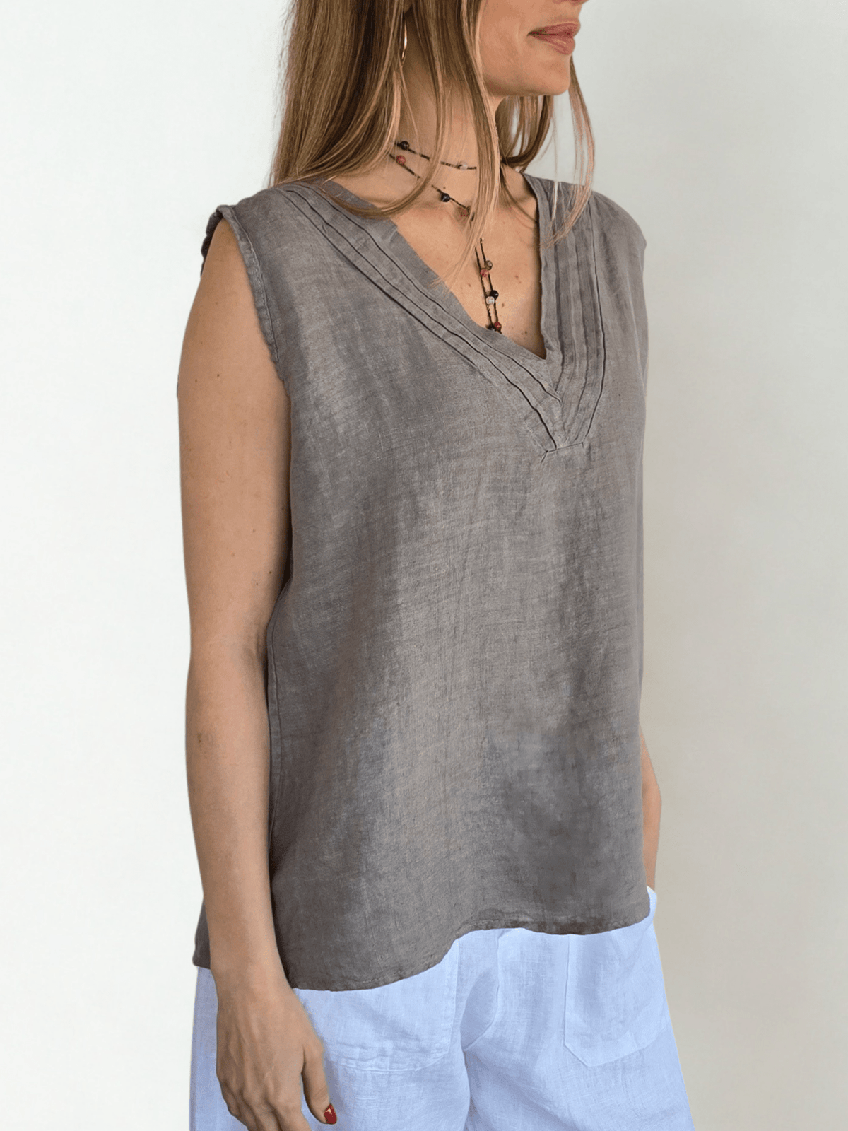 Blusa Italiana 100% Lino escote en V, color Taupe