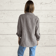 Cargar imagen en el visor de la galería, Chaqueta Blazer de Lino Italiano Rayado, fondo Taupe
