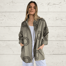 Cargar imagen en el visor de la galería, Chaqueta Italiana Bordada, color Chocolate
