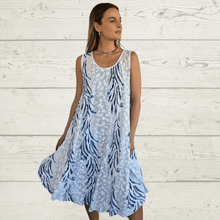 Cargar imagen en el visor de la galería, Vestido Italiano Sicilia, Estampado, fondo Blanco
