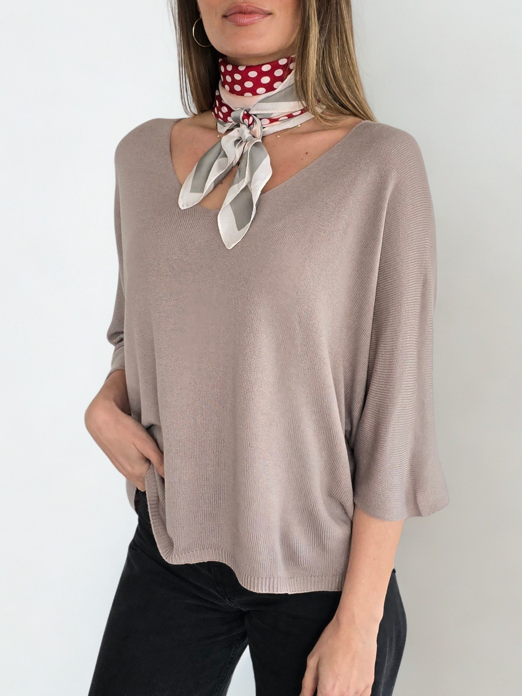 Sweater Italiano Escote en V, color Taupe
