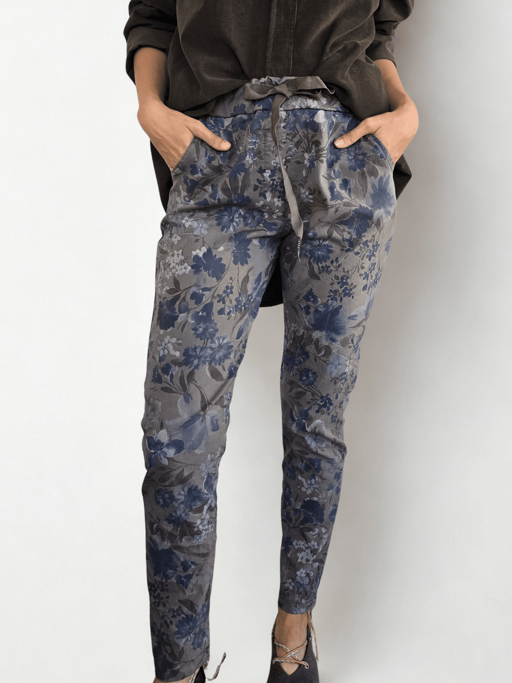Pantalón Jogger Italiano, fondo Chocolate con Azul