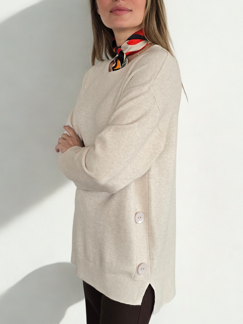 Sweater con Botones a los Lados, color Beige