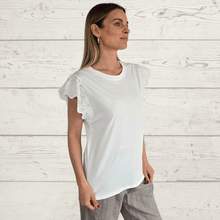 Cargar imagen en el visor de la galería, Polera con manga bordada, color Blanco
